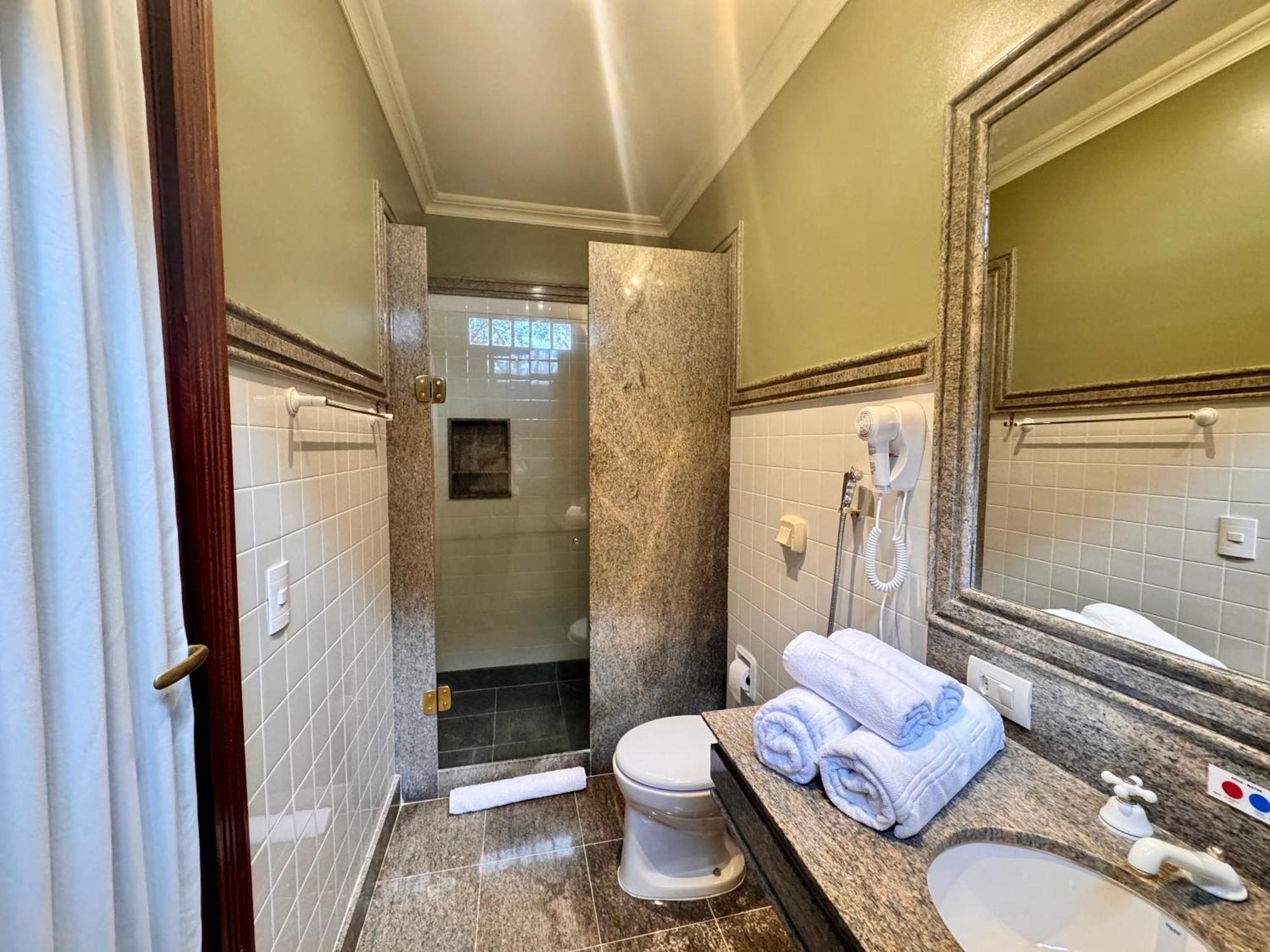 Aroso Paco Hotel Pedra Azul  Exterior photo Bathroom